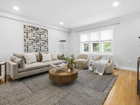 75 Bolton St, South Boston, MA 02127
