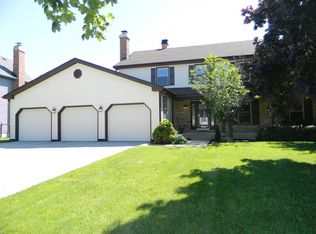 3845 Bernay Ln, Hoffman Estates, IL 60192