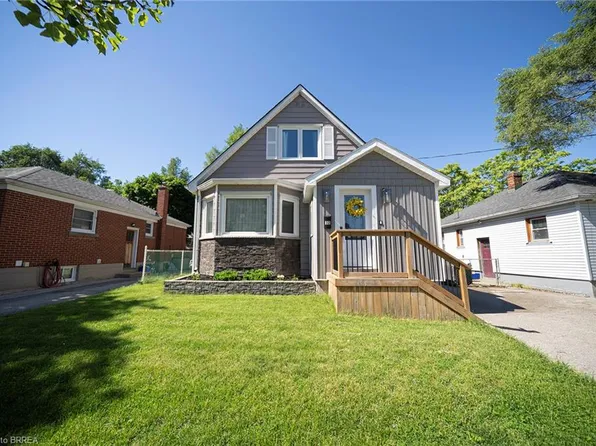 32 Elmwood Ave, Brantford, ON N3R 2J8