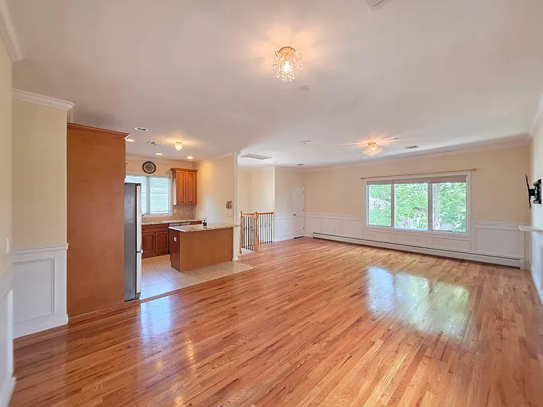 16 Allen Pl #2 — Photo 2