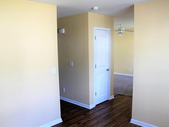 3rd image of 136 Drewsbury Dr