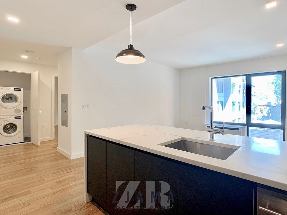 1st image of 25 E 19th St #22F