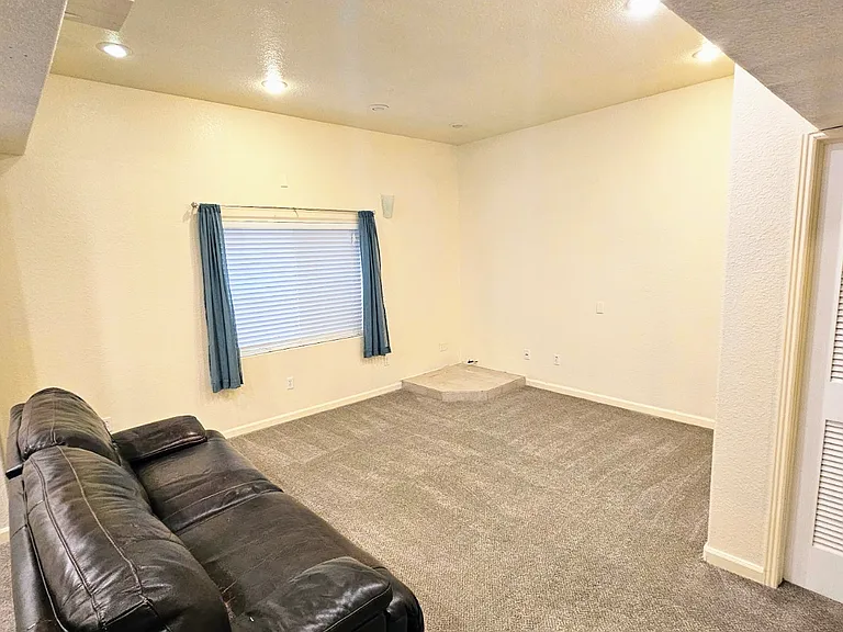 5393 Statute Dr — Photo 2