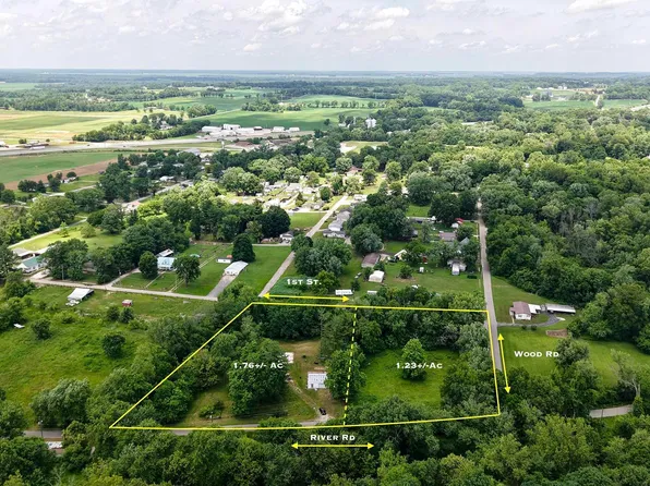 307 W River Dr, Patoka, IN 47666