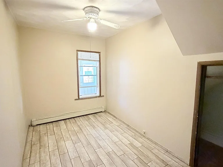 122 Willis Ave #2 — Photo 7