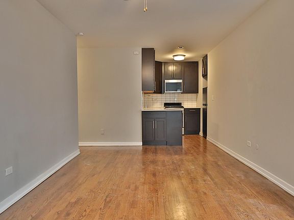 3rd image of 529 W Oakdale Ave #407