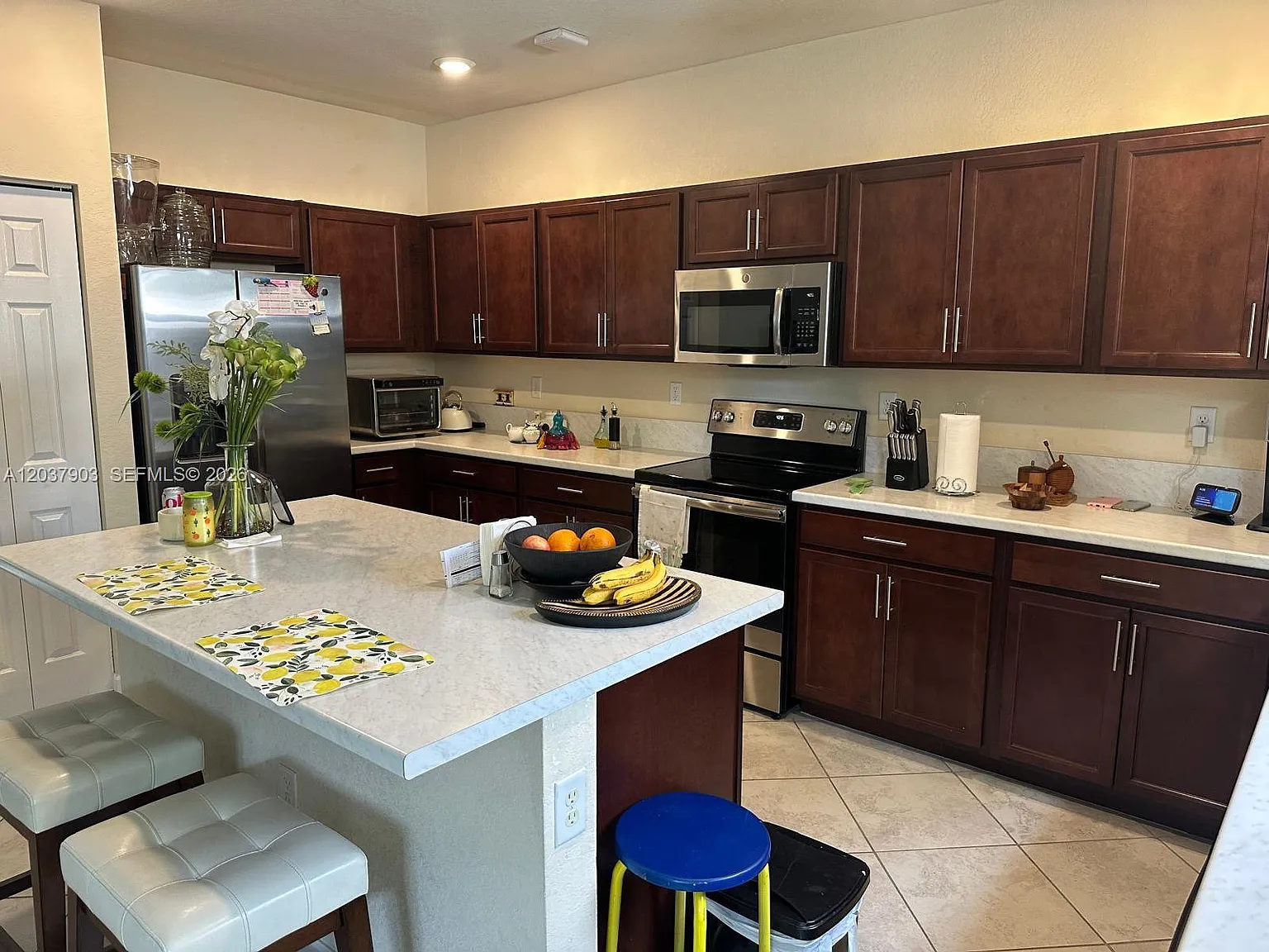 3 bed, 2.5 bath, $3,300 — Photo 4