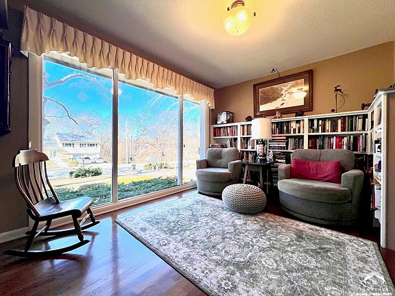 5th image of 1348 Engel Rd