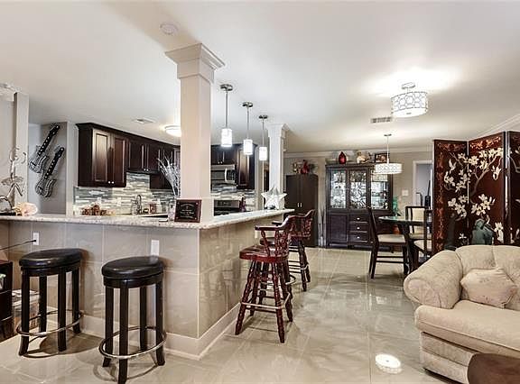 5th image of 4557 Camelot Dr