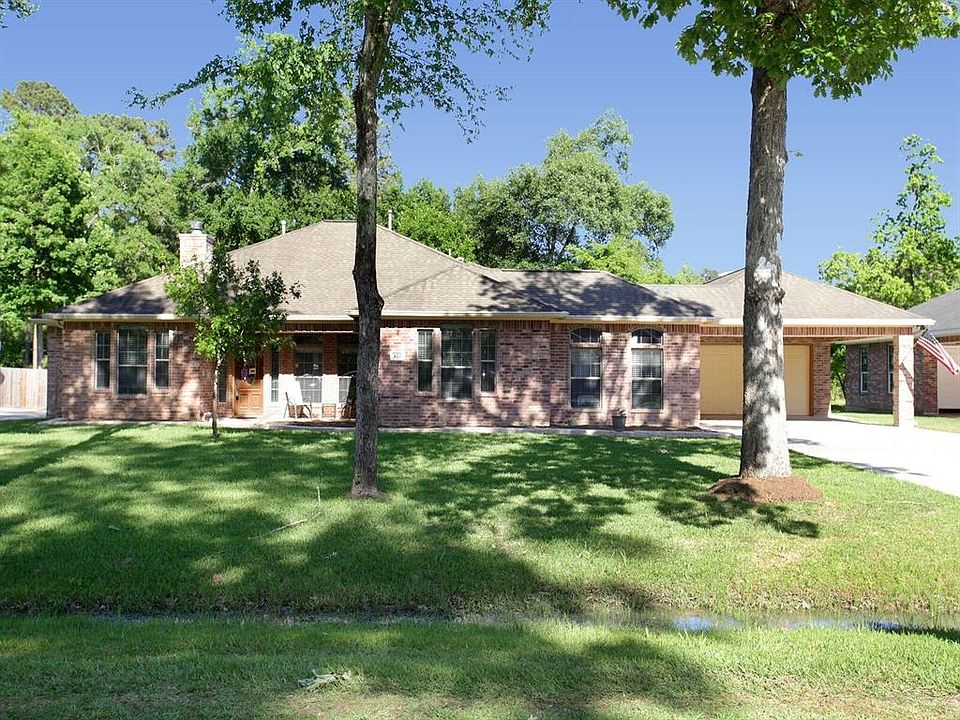 822 Garrett Drive: One story custom on a 1/2 Acre lot backing to a Natural Reserve.