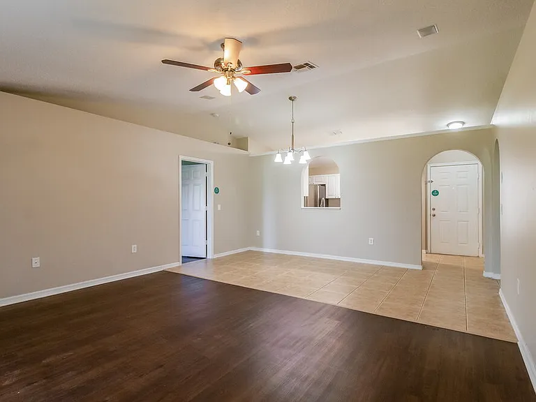 559 Grand Royal Cir — Photo 3