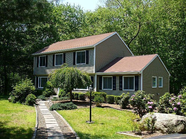 Lovely Colonial in Shelton