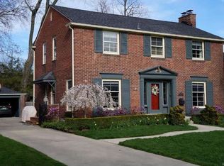 1004 Whittier Rd, Grosse Pointe Park, MI 48230