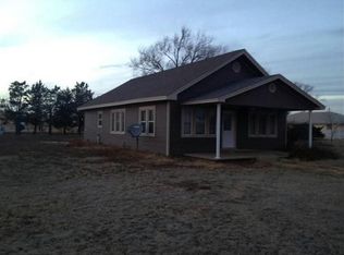 211 N Wishart Ave, Happy, TX 79042