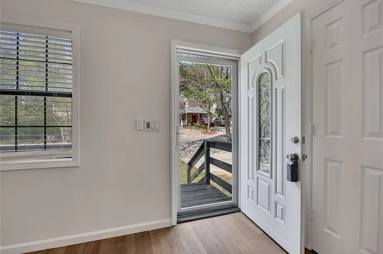 6991 Flagstone Dr — Photo 2