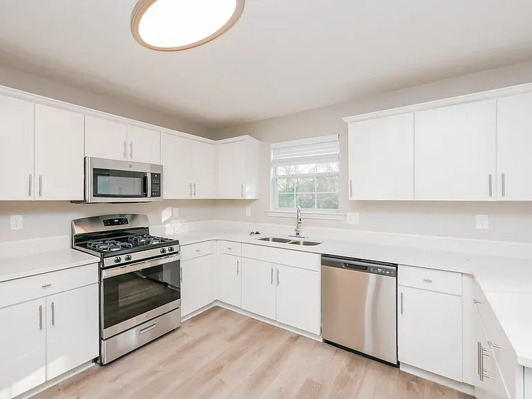 409 Grove Park Dr — Photo 8