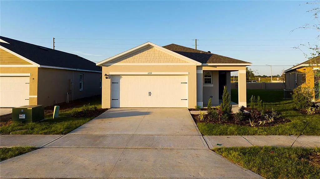 3 bed, 2.0 bath, 1625 sqft, $1,900 — Photo 2