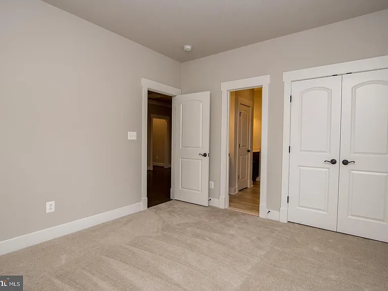 6928 Regent Ln — Photo 35