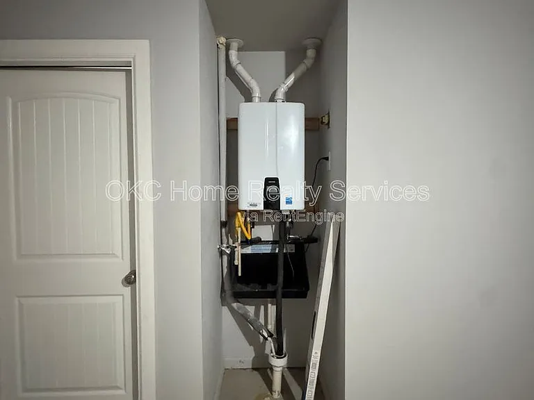 928 Dusky Valley Ln — Photo 13