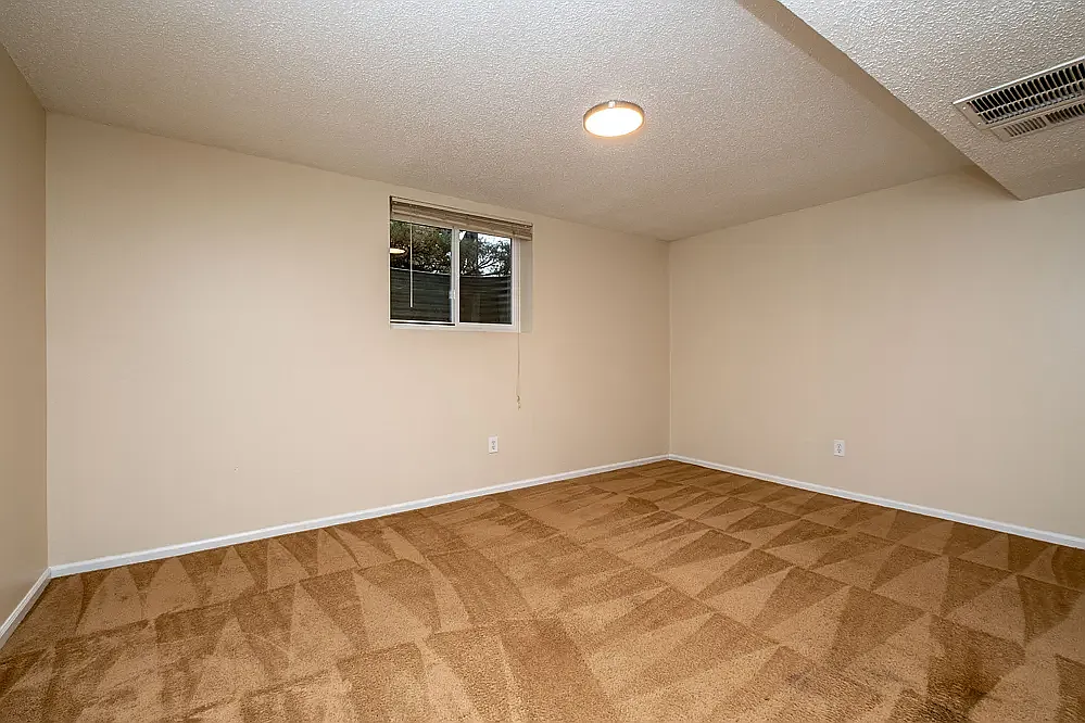 4 bed, 1900 sqft, $2,695 — Photo 1