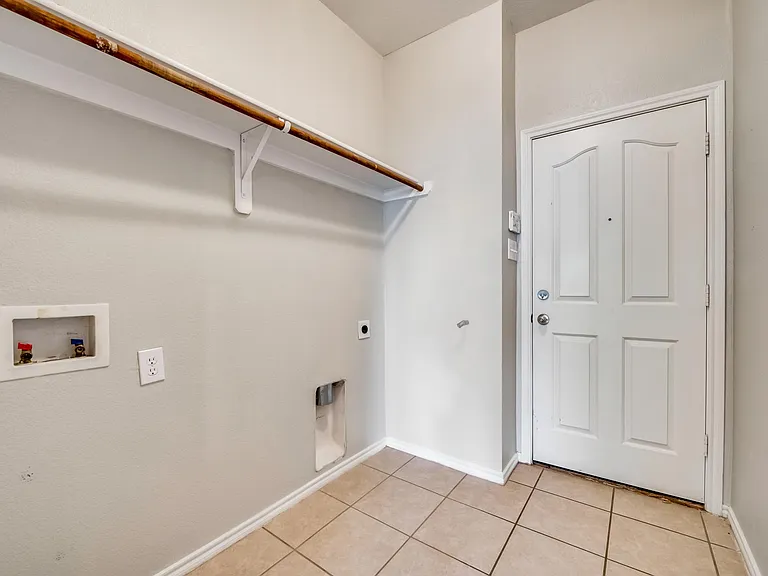 4029 Martinsburg Dr — Photo 16