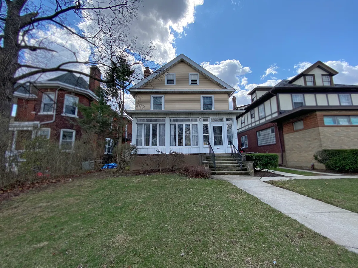 Building Photo - 1107 W Broad St #2