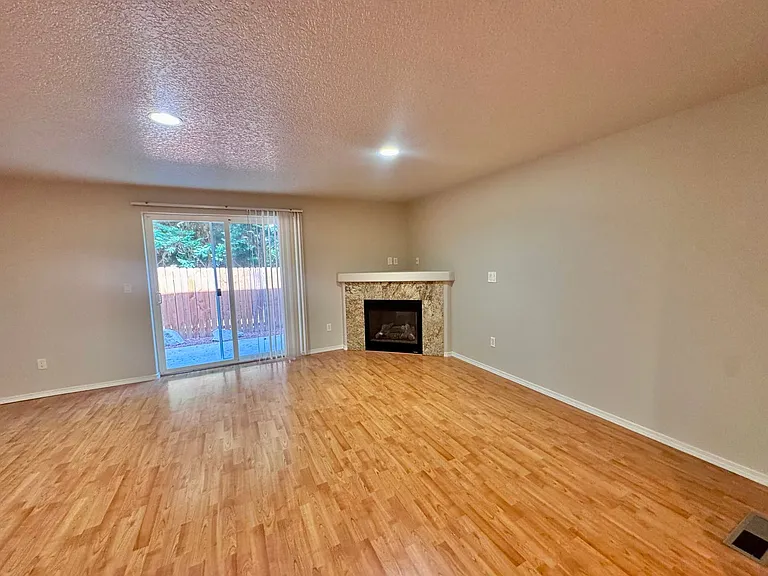 8007 NE 38th Ave — Photo 15