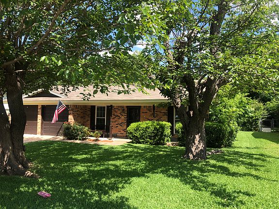 2nd image of 217 NE Amy St