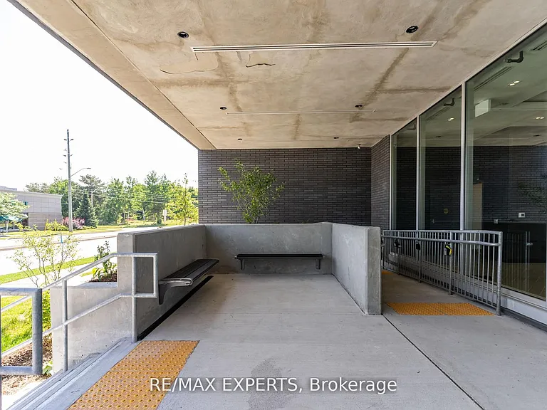 430 Essa Rd #424 — Photo 25