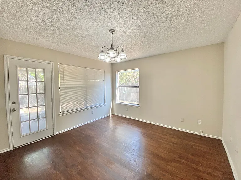 2202 Prairie Creek Trl — Photo 14
