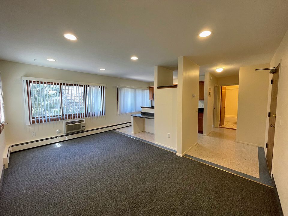1st image of 1415 5th St SE #8