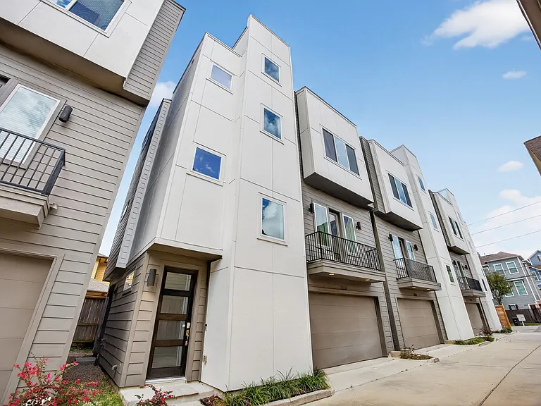 3010 Bell St #3010 — Photo 31