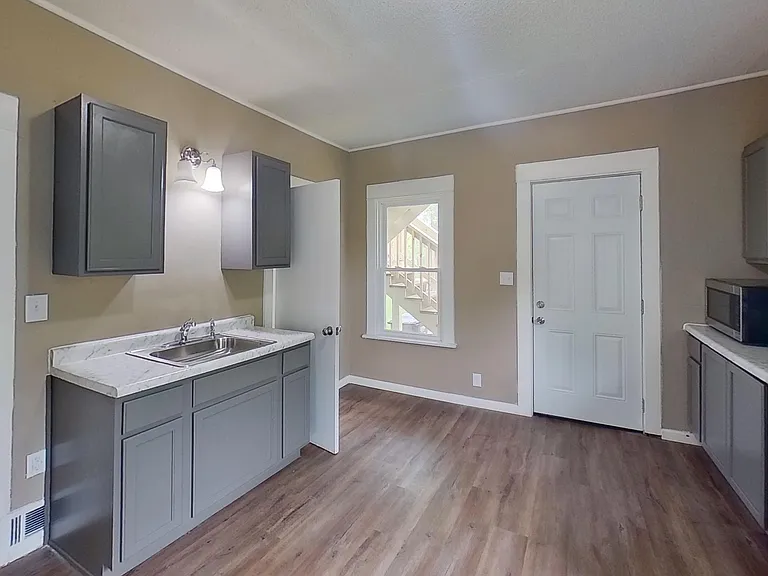 230 Almyra Ave #UP — Photo 15