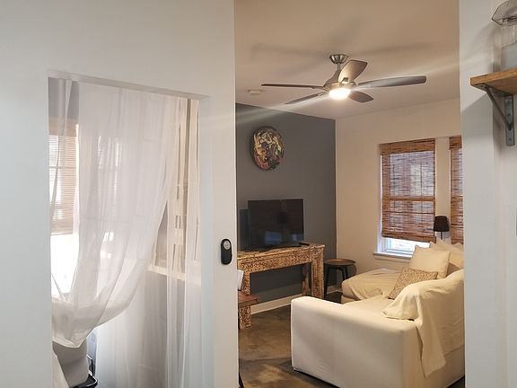 4th image of 5135 S Kenwood Ave APT 407