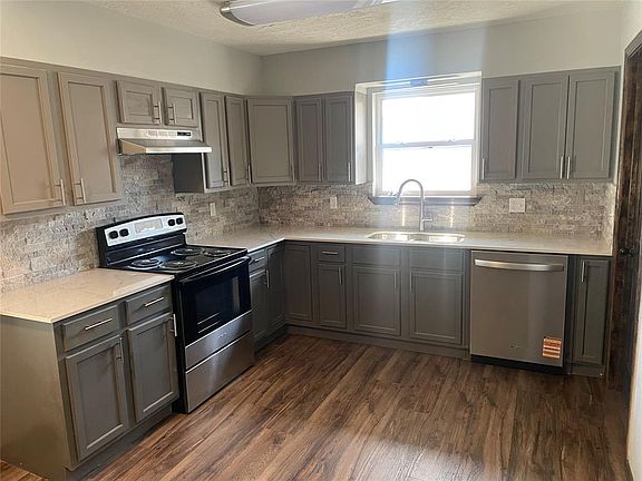 4th image of 936 W Lovers Ln