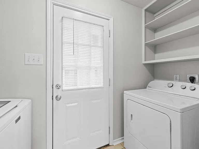 2746 Grahamwood Ln — Photo 10