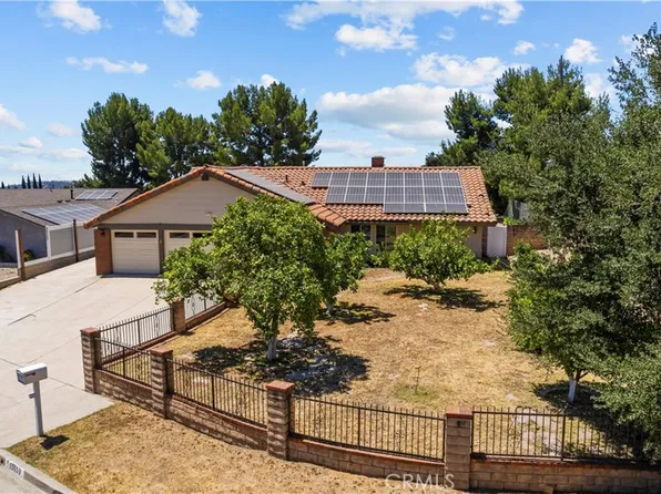 15559 Sorbonne St, Sylmar, CA 91342