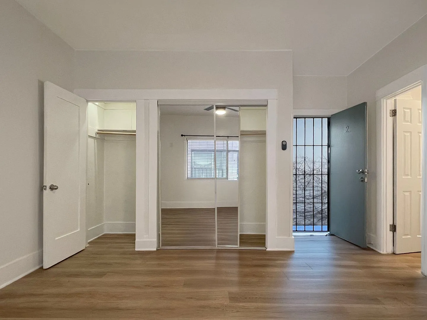 LB0227 — Photo 2