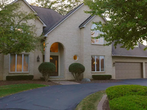 1398 Highland Meadows Dr, Flint, MI 48532