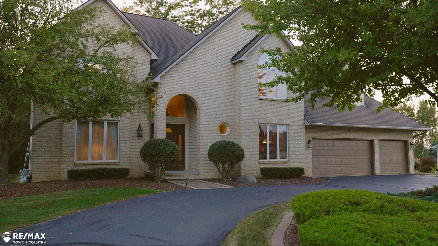 1398 Highland Meadows Dr photo 1