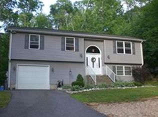 100 Crestwood Rd, Brimfield, MA 01010