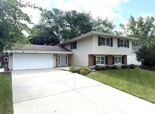 1395 Kingsdale Rd, Hoffman Estates, IL 60169