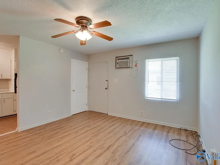 1328 Oshaughnessy Ave NE #B — Photo 6