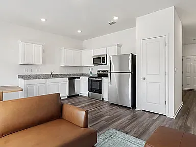 2067 Emerson Dr — Photo 3