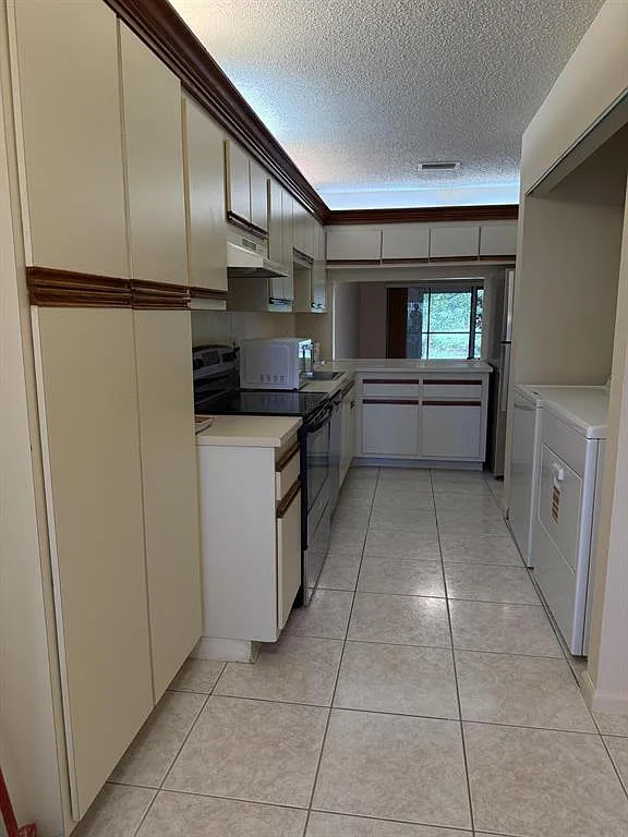3 bed, 1212 sqft, $2,600 — Photo 3