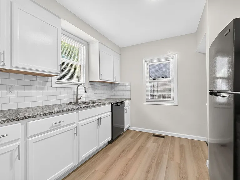 1302 Oakland Park Ave — Photo 3