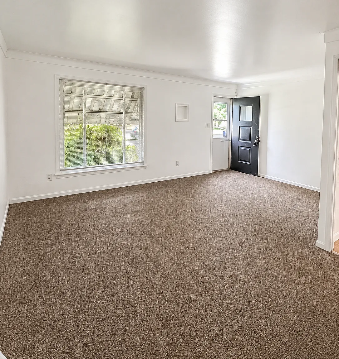 3 bed, 1000 sqft, $1,600 — Photo 2
