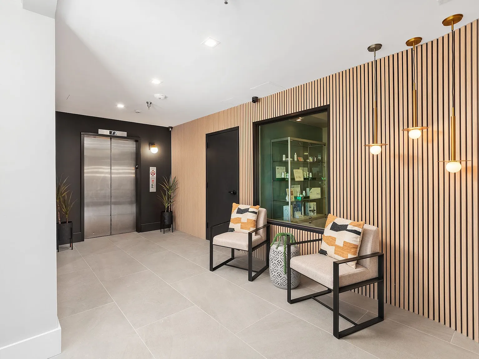 Sea + Stone La Jolla Village Apartments — Photo 4