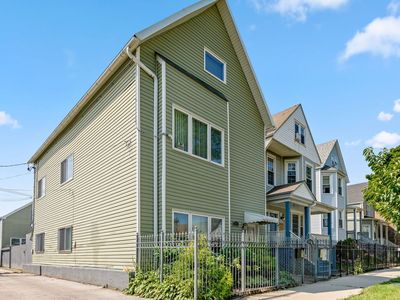 3417 W Melrose St, Chicago, IL, 60618