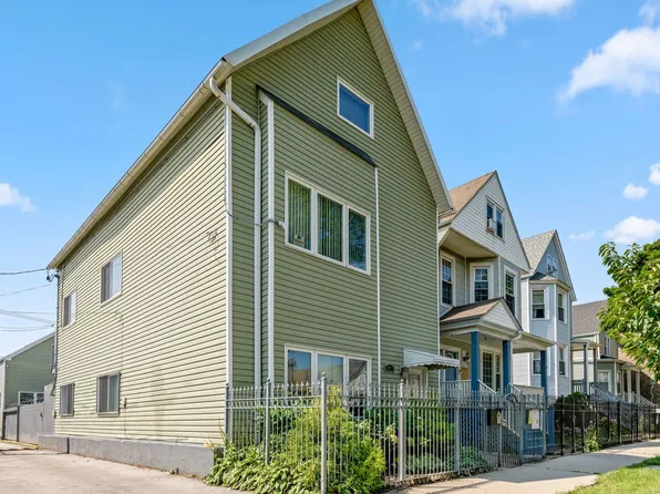 3417 W Melrose St, Chicago, IL 60618